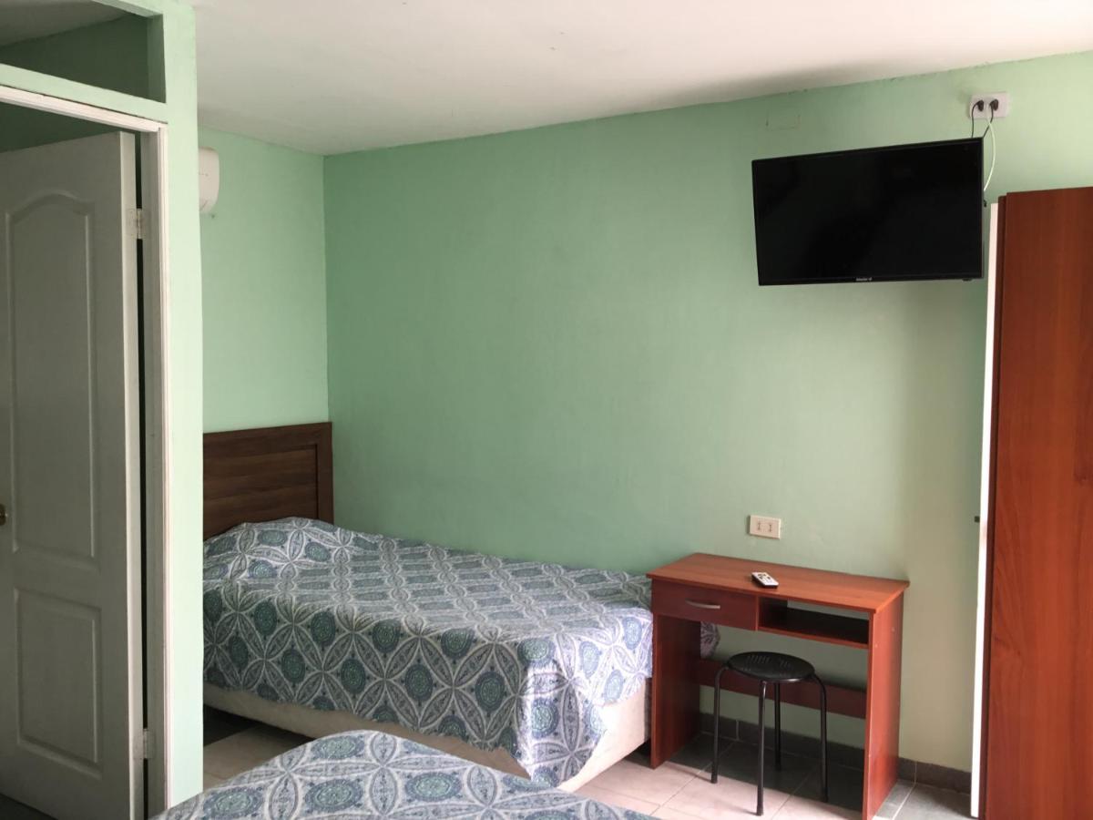 Hostal Playa Brava كالديرا المظهر الخارجي الصورة