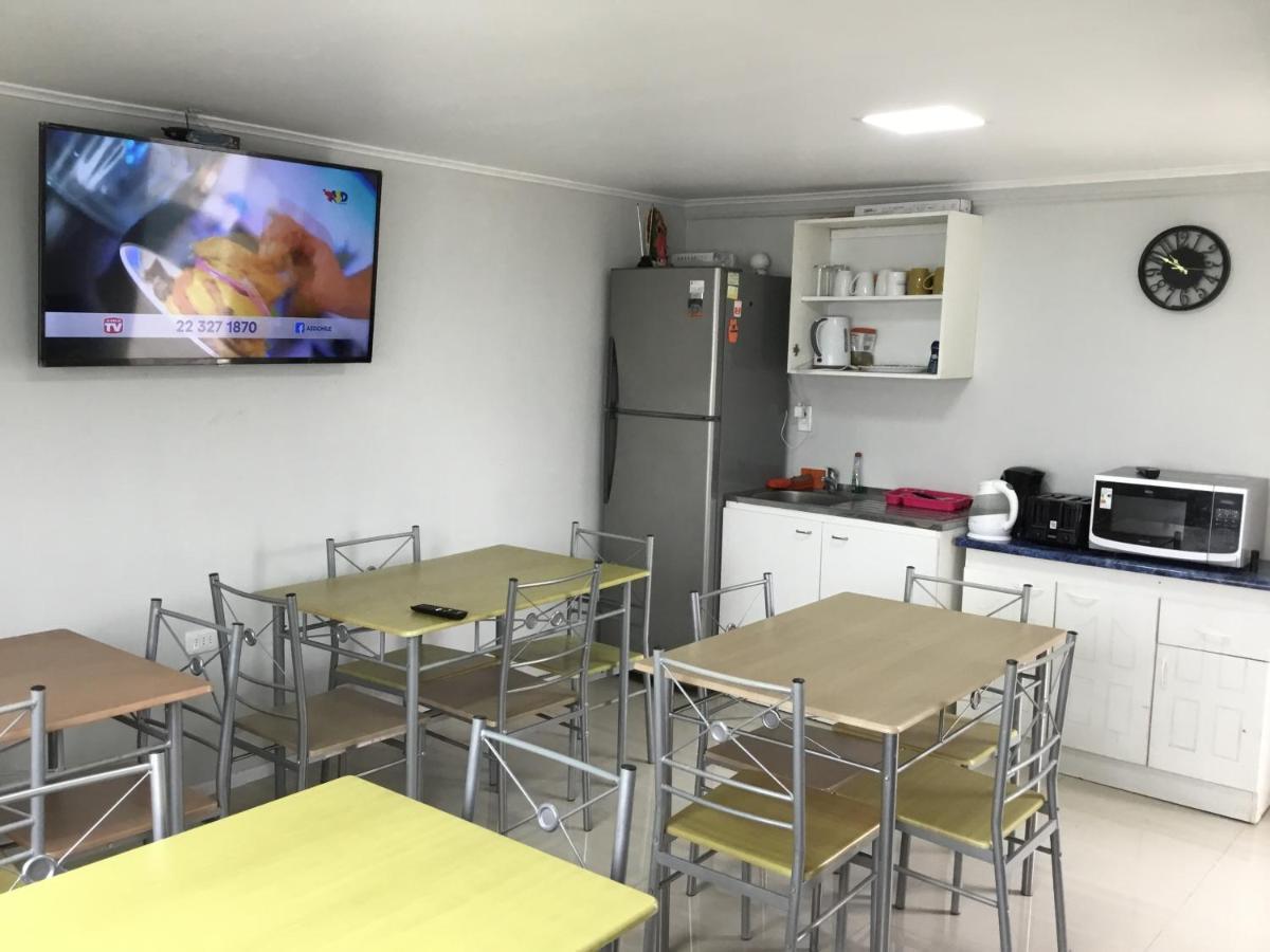 Hostal Playa Brava كالديرا المظهر الخارجي الصورة